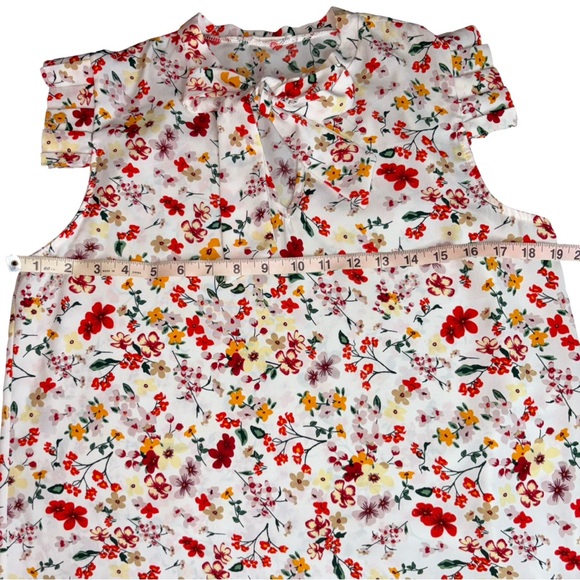 Les Amis Floral Tie Neck Blouse Size M Sleeveless Ruffle Shoulder Top - Picture 6 of 10